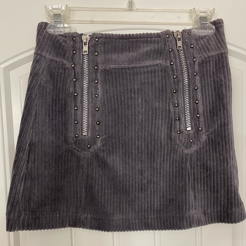 POL Gray Corduroy Like Skirt with Zipper Detail Small not oversized